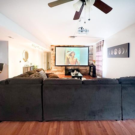レキシントンCute 2-Brm Walkout Apt With Pool Table And Theaterアパートメント エクステリア 写真
