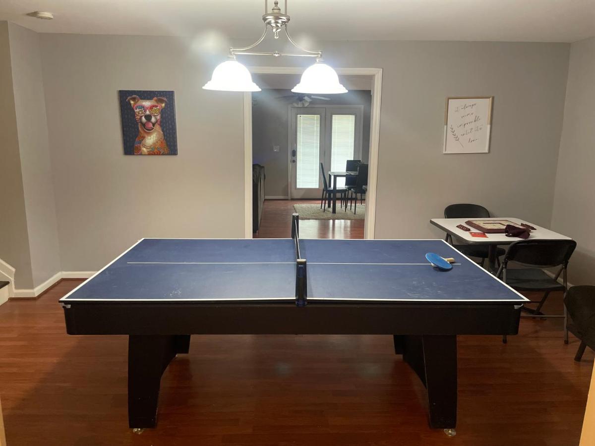 レキシントンCute 2-Brm Walkout Apt With Pool Table And Theaterアパートメント エクステリア 写真