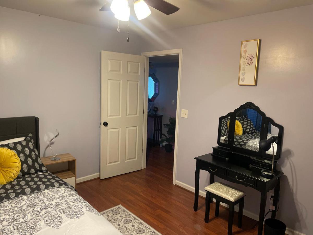 レキシントンCute 2-Brm Walkout Apt With Pool Table And Theaterアパートメント エクステリア 写真