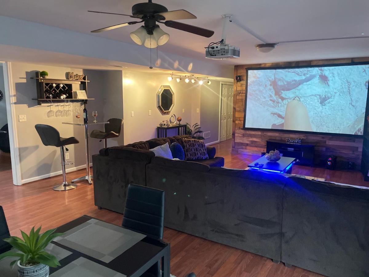 レキシントンCute 2-Brm Walkout Apt With Pool Table And Theaterアパートメント エクステリア 写真