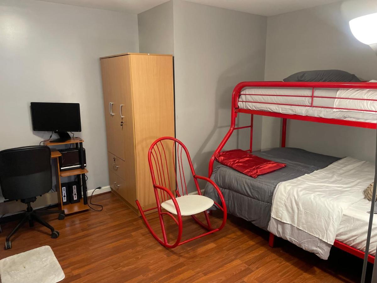 レキシントンCute 2-Brm Walkout Apt With Pool Table And Theaterアパートメント エクステリア 写真