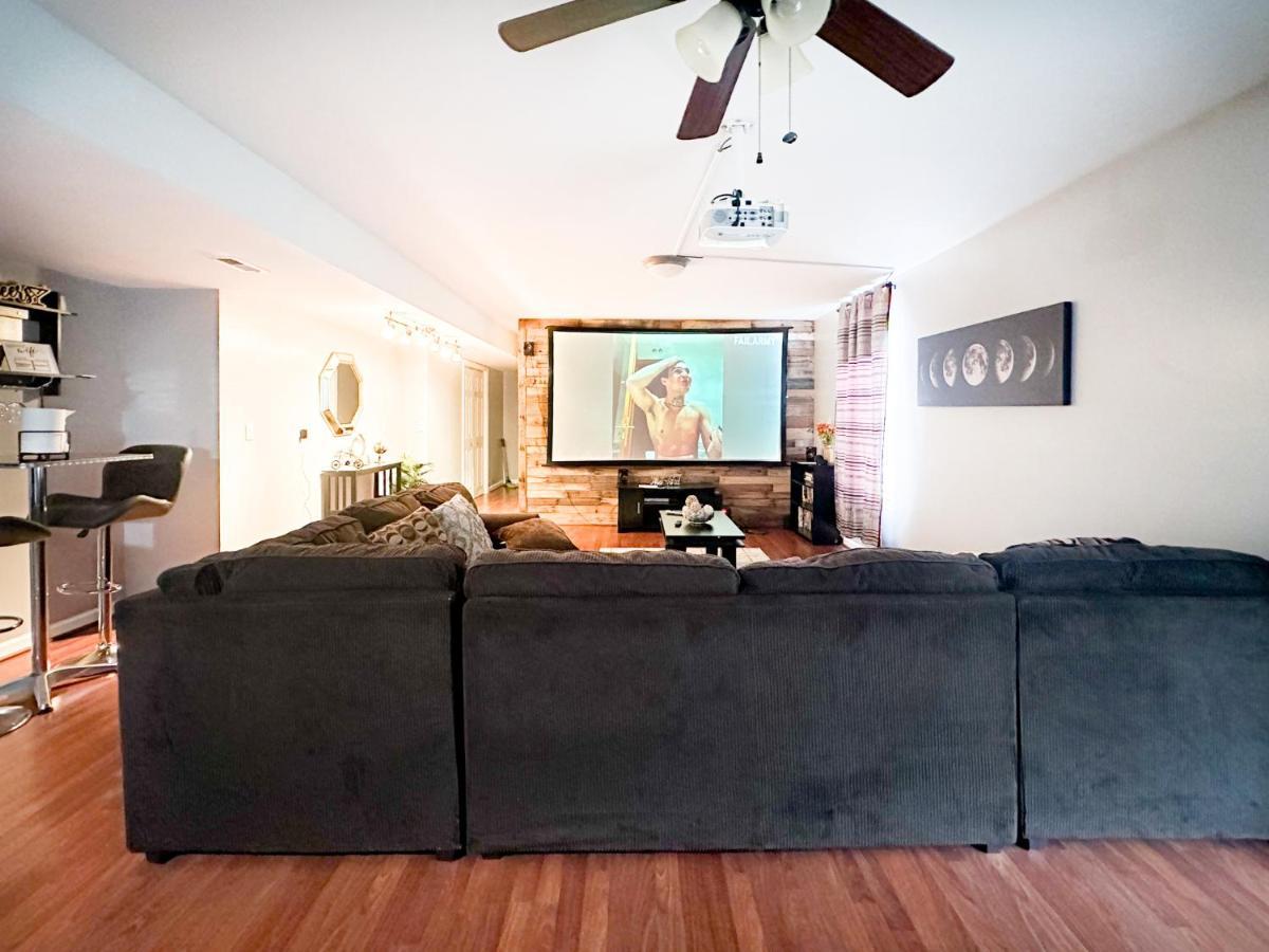 レキシントンCute 2-Brm Walkout Apt With Pool Table And Theaterアパートメント エクステリア 写真