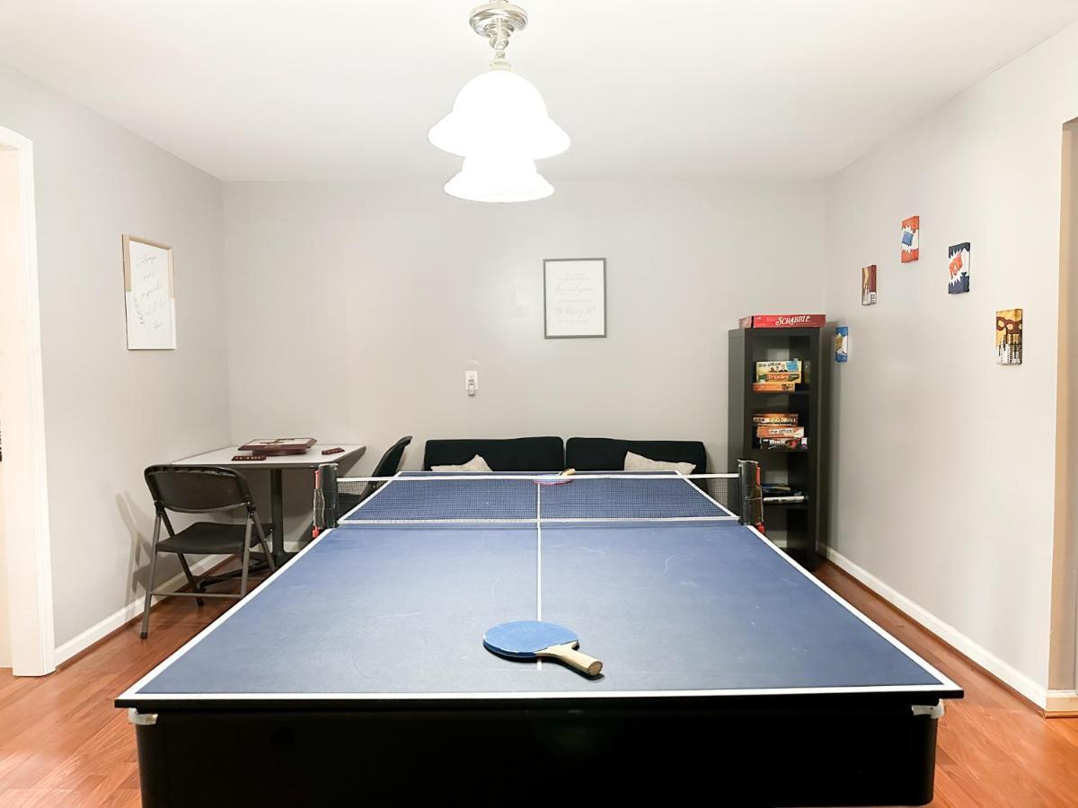 レキシントンCute 2-Brm Walkout Apt With Pool Table And Theaterアパートメント エクステリア 写真